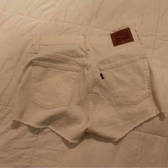 Levi's White Jean Shorts - Picture 2 of 3